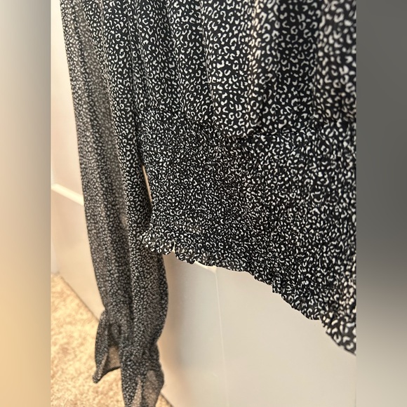 Altar’d State Cropped Leopard Print Long Sleeved Blouse - Picture 5 of 5